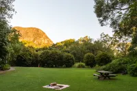 Glass House Mountains Ecolodge - Homestays