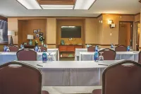 Mcm Eleganté Hotel & Conference Center