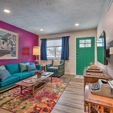 Ideally Located House - 9 Mi from Route 66!