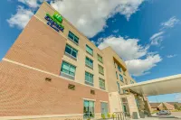 Holiday Inn Express & Suites OKEMOS - UNIVERSITY AREA by IHG - Parkering