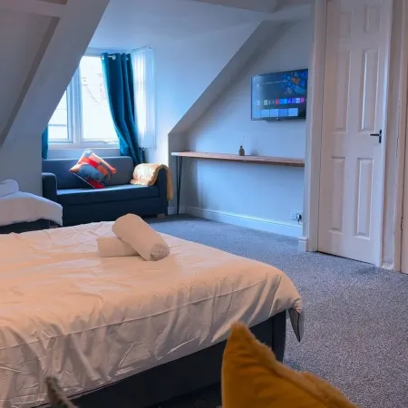Spacious Maisonette Stay Sleeps 9