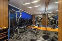 Zibe Luxe Hyderabad by GRT Hotels - С тренажерным залом
