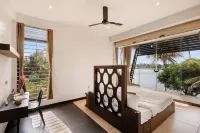 Alaya Stays Glass River 4 BHK Villa - مسبح خاص