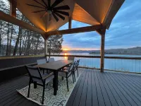 Deerfield Lakefront Home. Most expansive unobstructed view on all of Norris Lake - 4-stjärniga