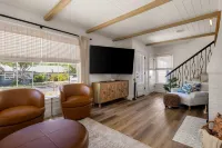 Bella Azul - Charming Home Minutes From Campus 3 Bedroom Home - Boutique