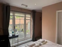 The Applewood Regency - 2-Star