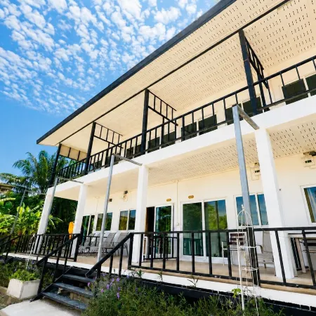 Phi Phi Long Beach Resort & Villa