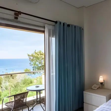 La Cecile Hotel & Cafe Komodo