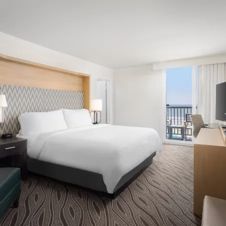 Holiday Inn Resort OCEANFRONT @ SURFSIDE BEACH by IHG