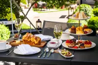 Hostellerie Cèdre & Spa Beaune - breakfast