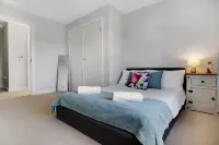 Duplex Apartment Close to A1 Private car Park - 2-Star
