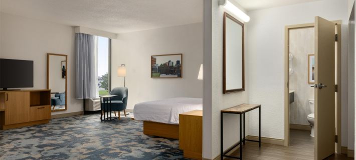 Hampton Inn Springfield-South Hotels in Springfield
