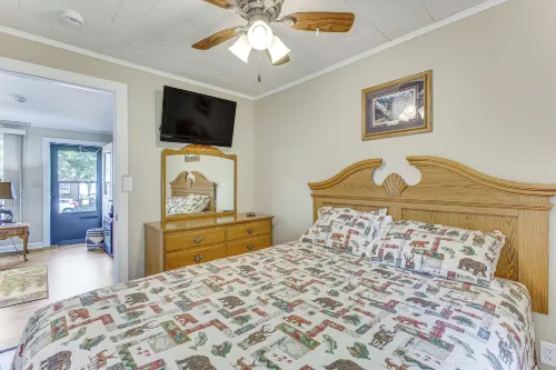 Shawano Lake Home: Beach Access, Partial Lake View - 3 stelle