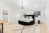 5 Bedroom house in prime location by the village - Villaer
