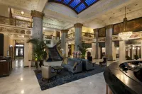 โรงแรม Seelbach Hilton Louisville Downtown - ที่มีที่จอดรถ