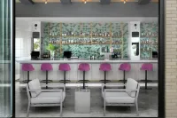 Angad Arts Hotel St Louis, Tapestry Collection by Hilton - バー