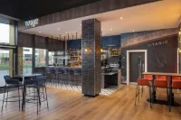 Aloft by Marriott Belfast Titanic Quarter - bar