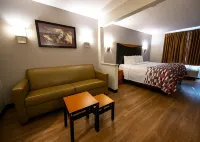 Red Roof Inn & Suites Danville, IL - Bãi đậu xe