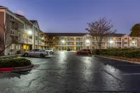 HomeTowne Studios Atlanta - Chamblee - Kitchens