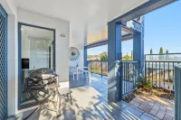 Poolside 2-bed Apartment Near Coolangatta - 3-Star
