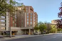 Hampton Inn & Suites by Hilton Arlington Crystal City DCA - Bãi đậu xe