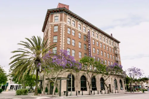 The Culver Hotel - parkir