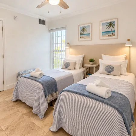 Key Biscayne Gem — Steps to Beach, Pool Views, King Bed, Parking