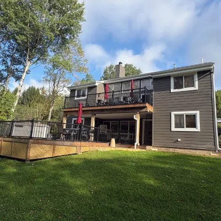 Perfect for Fall Festival Groups!  Walk to Town  Enjoy the New Hot Tub and Deck.