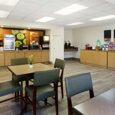 La Quinta Inn by Wyndham Austin Capitol / Downtown