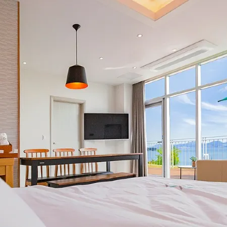 Yeosu Marine Terrace Poolvilla Отели рядом с достопримечательностью «Поле для гольфа The Ocean»