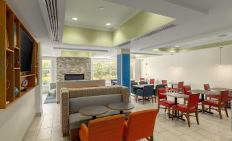 Holiday Inn Express & Suites Binghamton University-Vestal