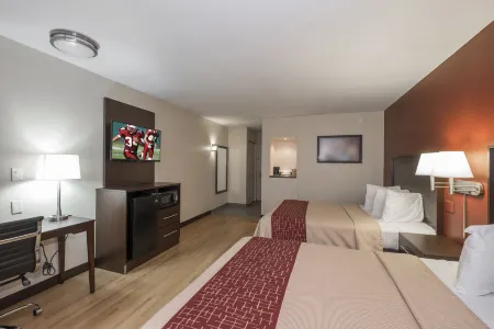 Red Roof PLUS+ Poughkeepsie Отели в г. Спакенкилл