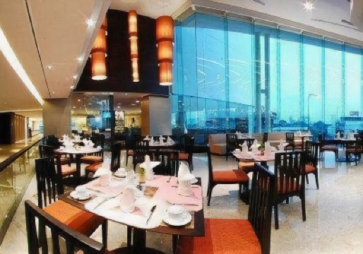 レストラン イースティン ホテル マッカサン バンコクの写真