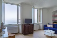 Il Mare di Camogli da un oblò by Wonderful Italy