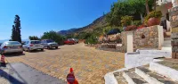 One Private Studio with Stunning Full Sea View, Shared Pool and AC