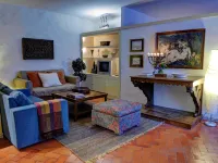 Independent Apartment n 2 in an Old Mansion Located by the Mouth of Douro River Hotels in Foz do Douro