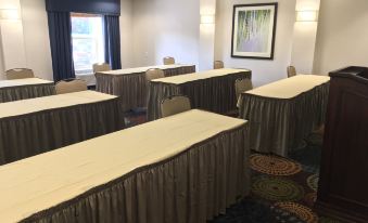 Holiday Inn Express & Suites Danbury - I-84