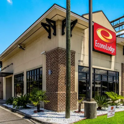 Econo Lodge Hotels near Mary Galder Golf Course