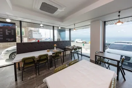 Gangneung Dolphin Spa Pension (Ocean View)