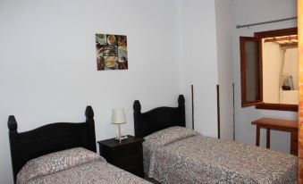 Room in Lodge - Room Rental in Central Flat in Puerto Del Rosario