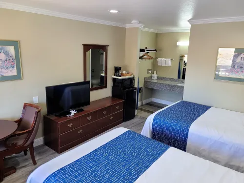Travelodge by Wyndham Clearlake Hotels in Cobb