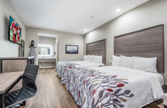 莫比爾-蒂爾曼斯角紅頂套房酒店