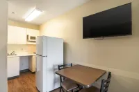 HomeTowne Studios Chicago - Waukegan Hotels in Waukegan
