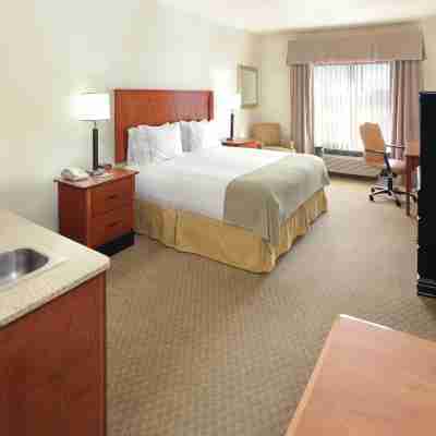 Holiday Inn Express & Suites Pine Bluff Rooms