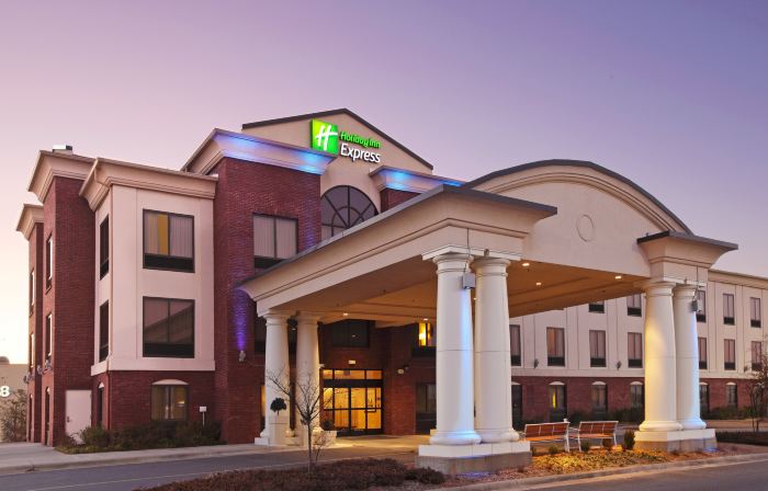 Holiday Inn Express & Suites Pine Bluff by IHG