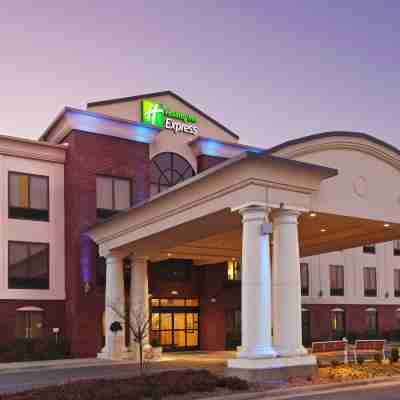 Holiday Inn Express & Suites Pine Bluff Hotel Exterior