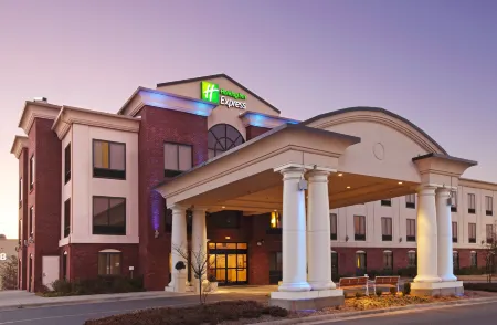 Holiday Inn Express & Suites Pine Bluff by IHG Отели в г. Пайн Блафф
