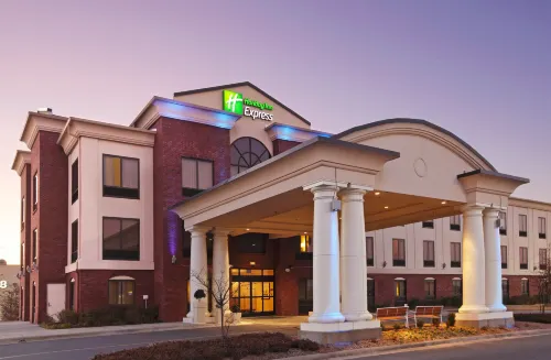 Holiday Inn Express & Suites Pine Bluff by IHG