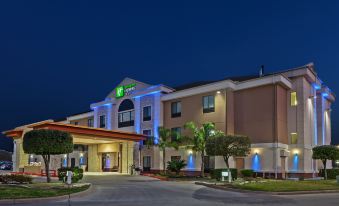 Holiday Inn Express & Suites Houston East