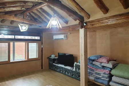 Gwangju Rose House (Jang Mi-ok) Отели рядом с достопримечательностью «Gwangju Confucian School»